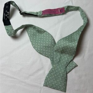 Preppy Vineyard Vines Bow Tie Golf All Over Print Green Patterned Tie Designer